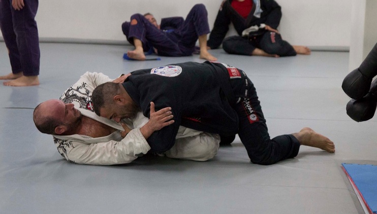 הרצליה רועי פריאנטה אמ.אמ.איי - MMA  איגרוף קלאסי Boxing תאילנדי Muay Thai ג'וג'יטסו ברזילאי BJJ