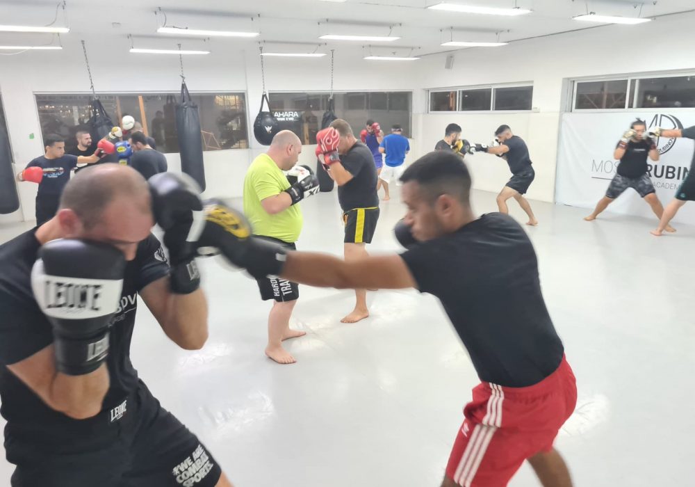 פתח תקווה משה  רובינוב אמ.אמ.איי - MMA איגרוף קלאסי Boxing תאילנדי Muay Thai ג'וג'יטסו ברזילאי BJJ