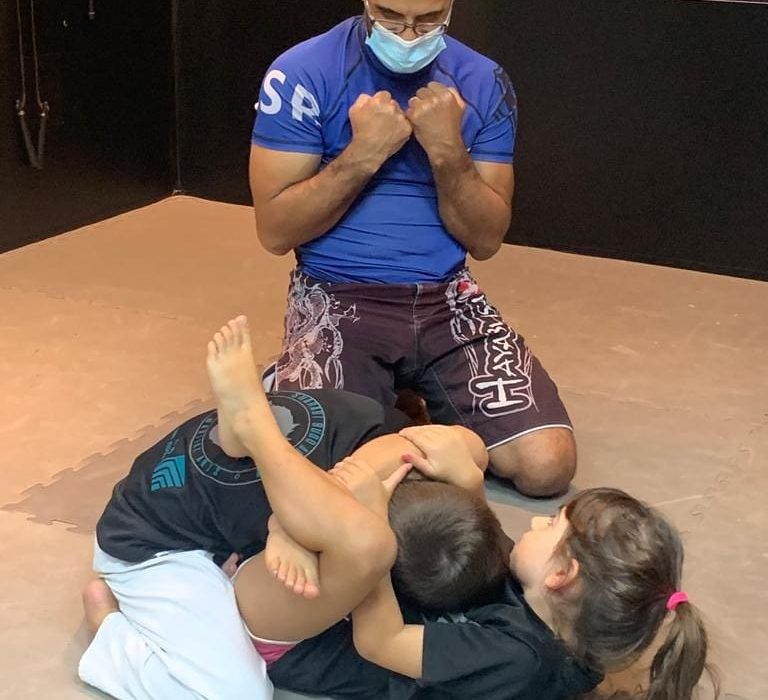 איתיאל  שרעבי רמת השרון קראטה - Karate אמ.אמ.איי MMA איגרוף תאילנדי Muay Thai ג'וג'יטסו ברזילאי BJJ