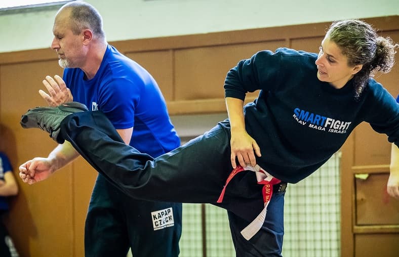 חדרה אביבית כהן ולאה דריי קרב מגע – Krav Maga 