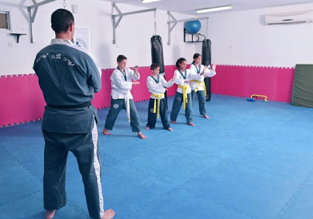 רועי שחר ניר עם קרב מגע – Krav Maga 