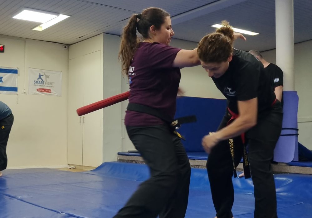חדרה אביבית כהן ולאה דריי קרב מגע – Krav Maga 