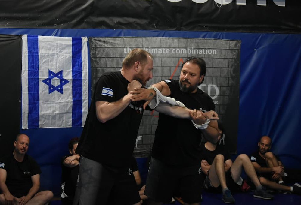 דודי  תורג’מן הרצליה שיטות ישראליות משולבות - Israeli Combat Systems קרב מגע – Krav Maga איגרוף תאילנדי Muay Thai ארניס אסקרימה וקאלי Arnis Eskrima