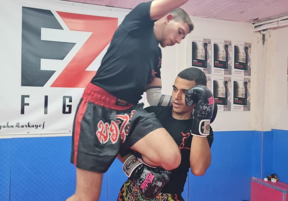 בני ברק אליהו זרקיוף אמ.אמ.איי - MMA  איגרוף תאילנדי Muay Thai ארניס אסקרימה וקאלי Arnis Eskrima ג'וג'יטסו ברזילאי BJJ