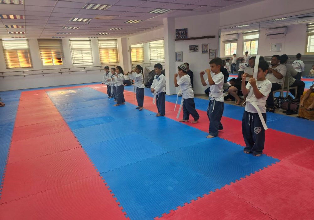 רועי שחר ניר עם קרב מגע – Krav Maga 